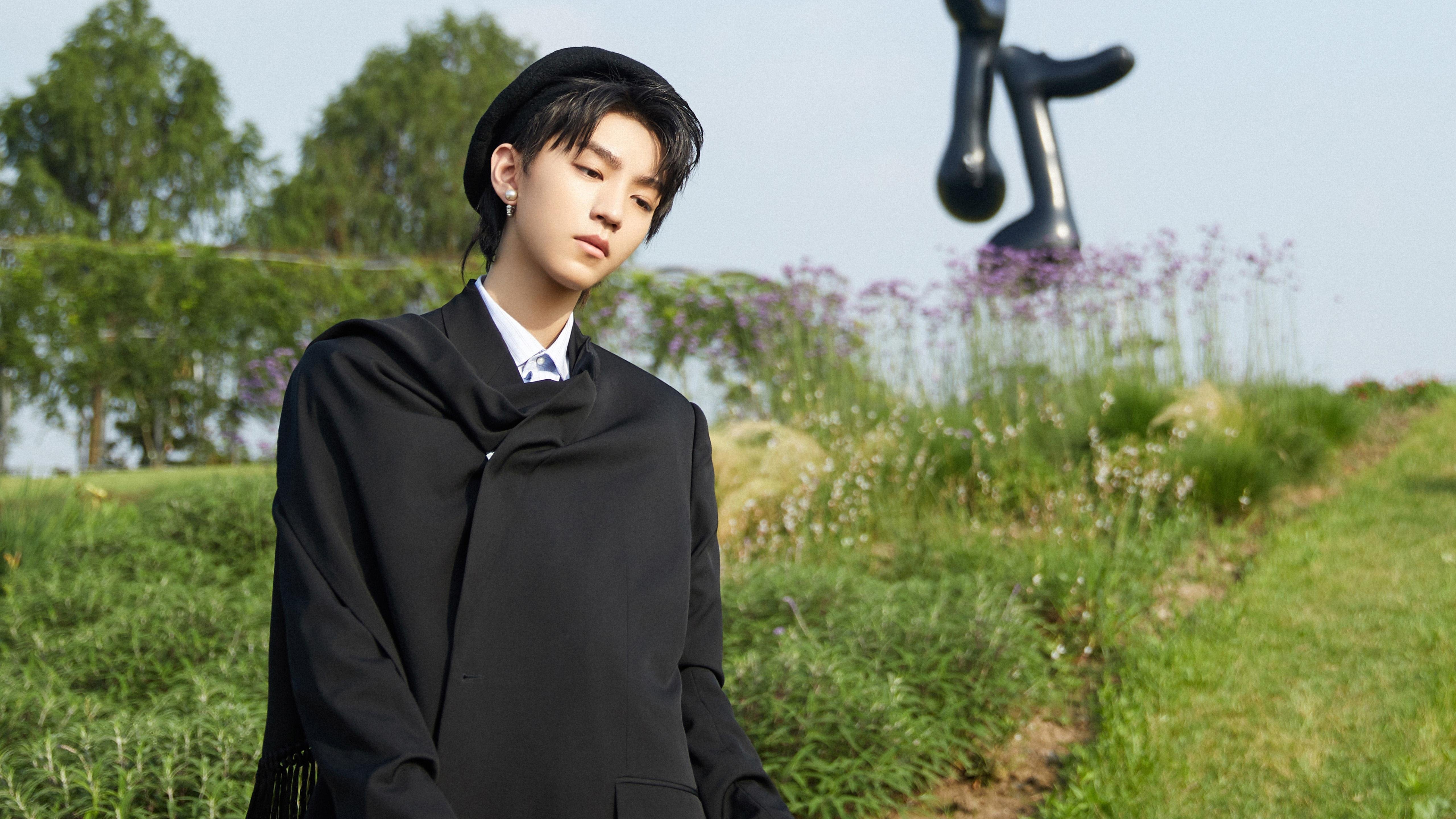 艾比·德尔福:南非队后场防守的关键人物,成功化解威胁,比尔和艾德