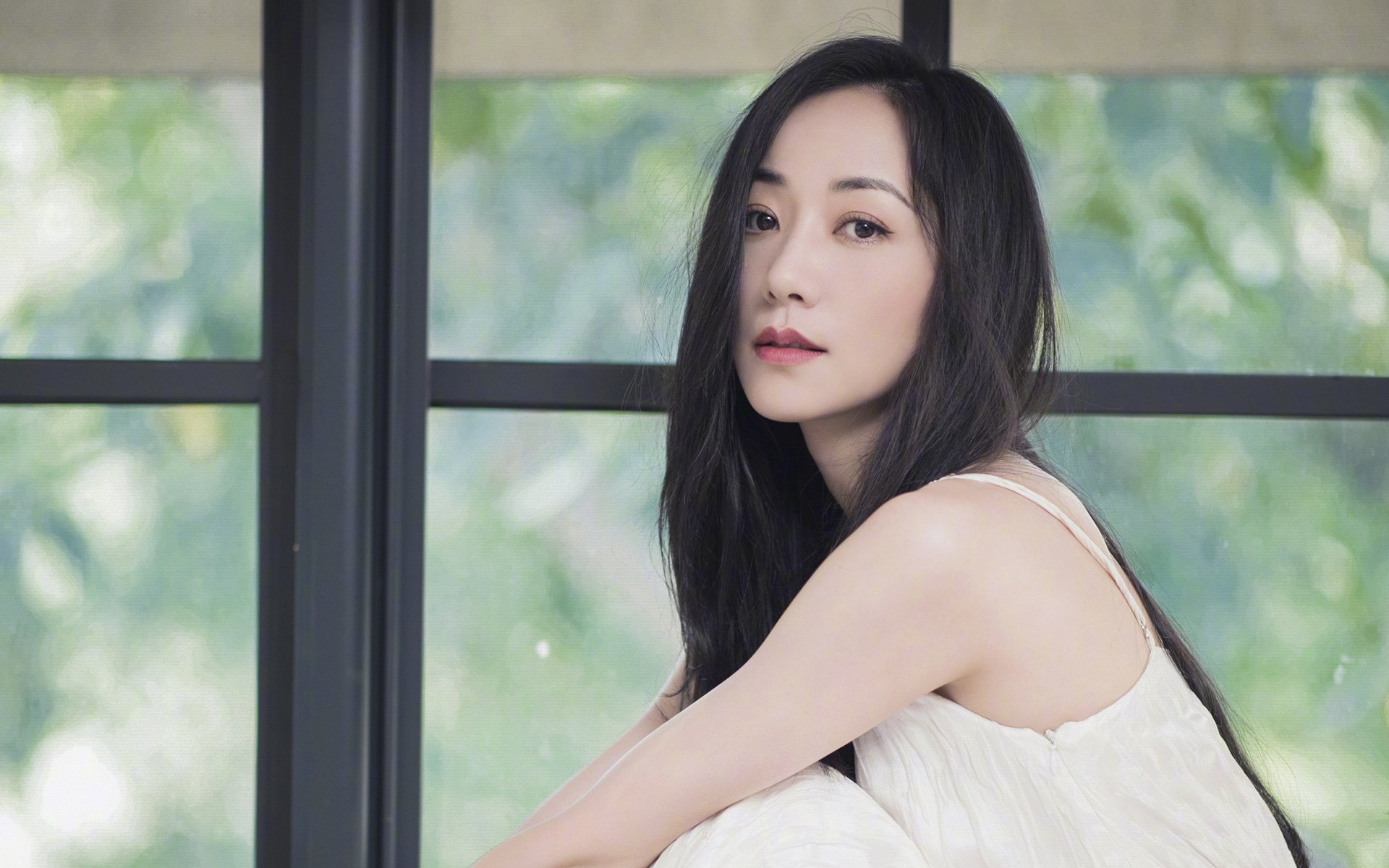 艾比·德尔福:南非队后场防守的关键人物,成功化解威胁,比尔和艾德